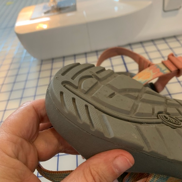 Women’s size 6 Chaco sandals - Picture 3 of 4